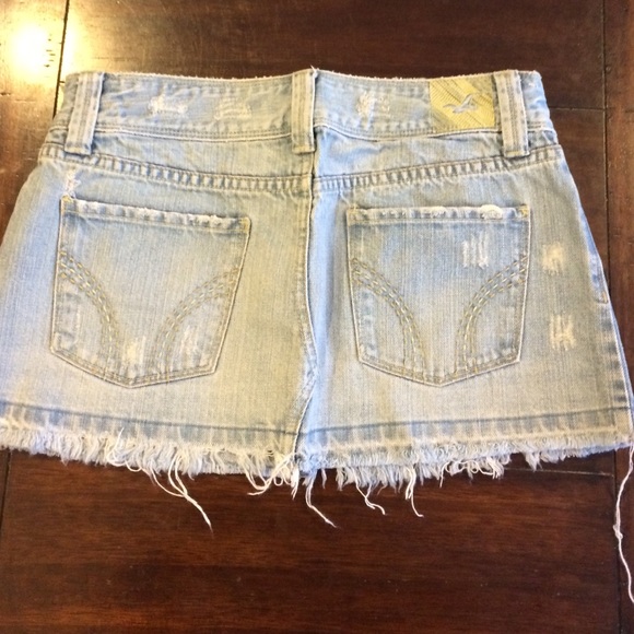 Adorable Hollister jean skirt 🎀 - Picture 3 of 3