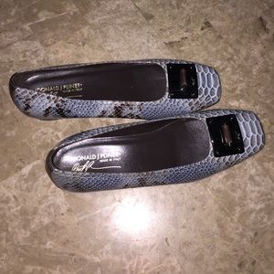 Donald J Pliner Flats 8M