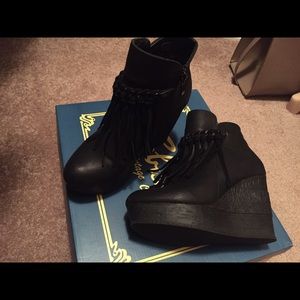 Brand New Sbicca Zepp Black Wedge Booties
