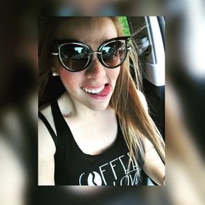 Meet your Posher, Gabriela