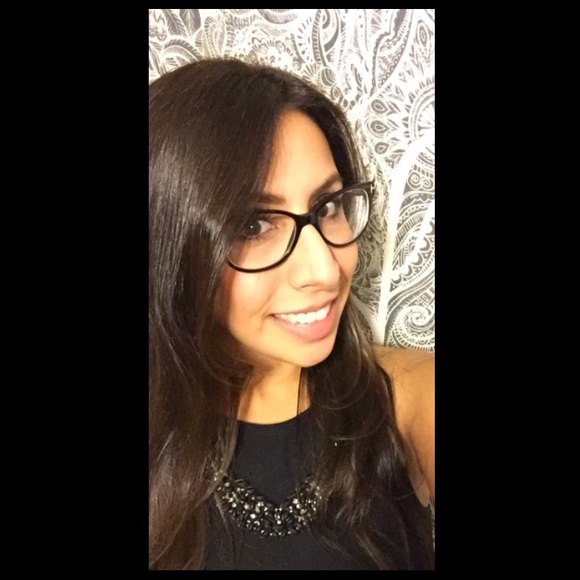 Meet your Posher, Jennifer - Picture 2 of 2