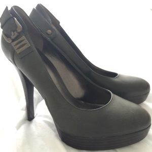 Guess green high heels size 7.5