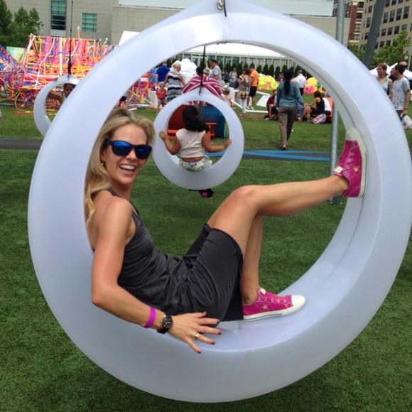 Meet your Posher, Dee - Picture 2 of 3