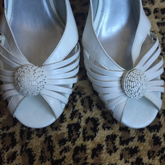 Strappy Beaded WHITE BCBG Heels SZ 9 NEW - Picture 4 of 4