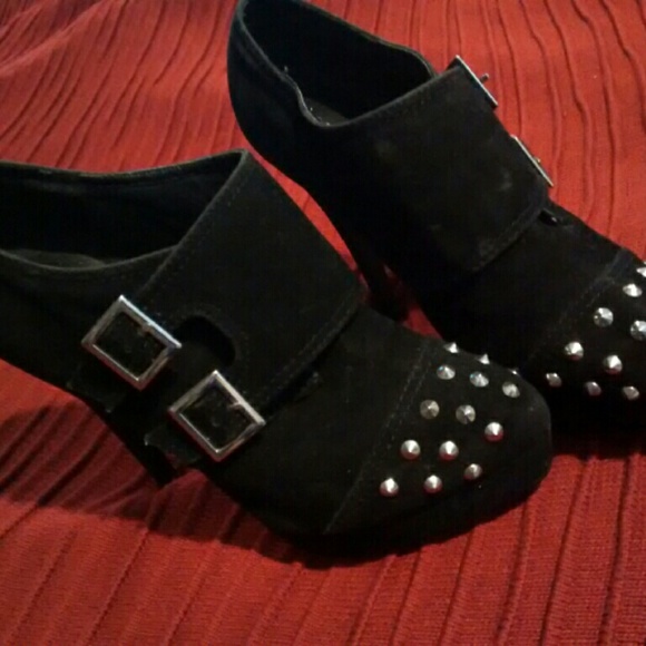 Black shoedazzle studded toe heels - Picture 2 of 4