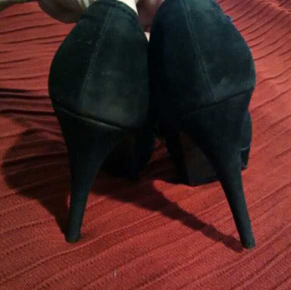 Black shoedazzle studded toe heels - Picture 3 of 4