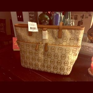 Michael Kors Classic Medium Tote