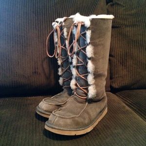 UGG Fur Lined Suede Lace-Up Boots Size 9