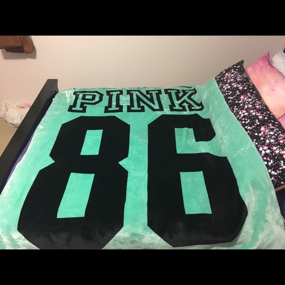 PINK Blanket Mint