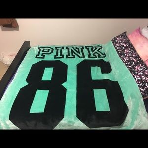 PINK Blanket Mint