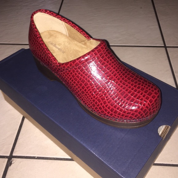 Bass-Robyn...... Never been worn (brand new)