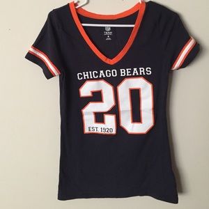 Women's Chicago Bears v-neck t-shirt - Size Small