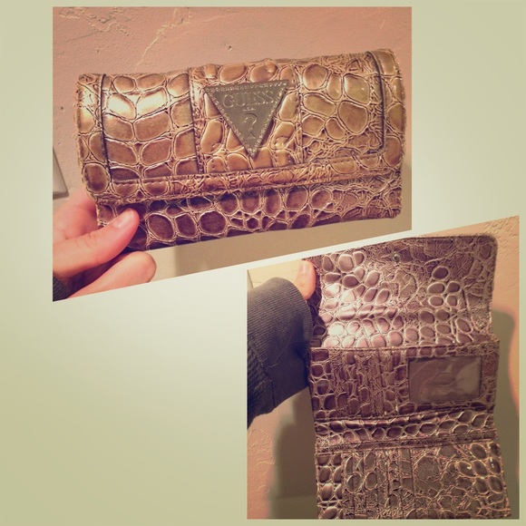 Guess wallet