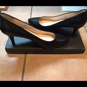 NWT Tahari Pump
