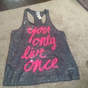 Vs pink tank