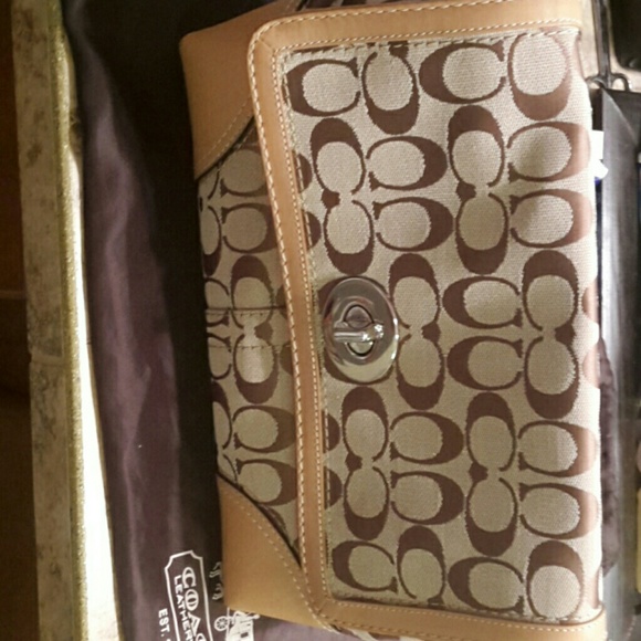 Coach - Picture 1 of 4