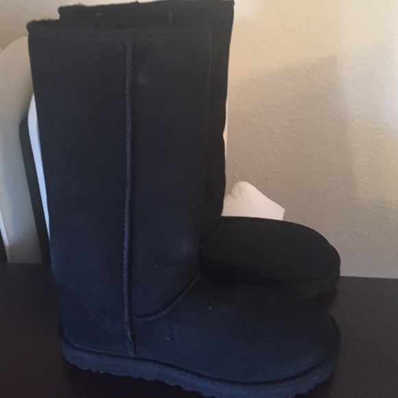 Brand new pair never worn of black short UGGS
