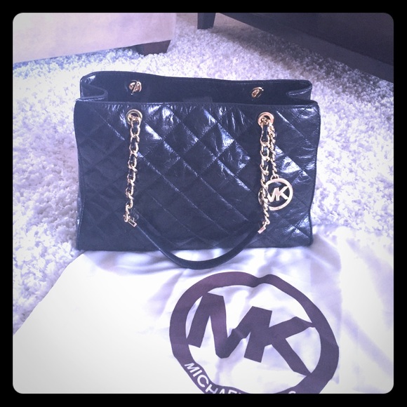 Michael Kors Handbags - Michael Kors Susannah- large, quilted leather tote