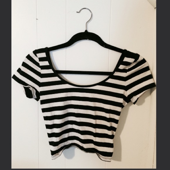 Black/White.Forever 21.Crop Top.Medium