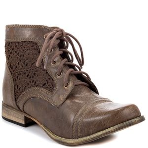Xoxo Brave combat boot with Lace