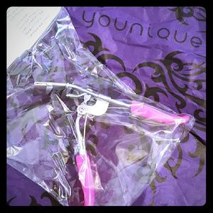 Younique eyelash curler