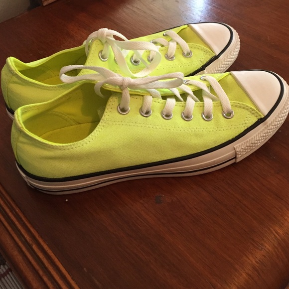 Women's Converse Chuck Taylor's - SOLD! - Picture 3 of 4