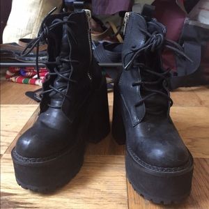 UNIF choke platform boots