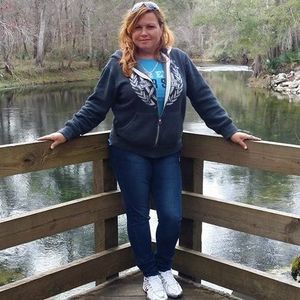 Meet your Posher, Eva