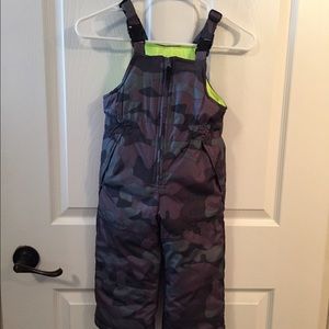 Toddler snow bib Like new