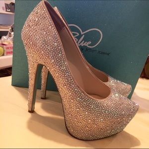 🎀 RARE, GORGEOUS CRYSTAL DREAM BETSEY PUMPS 🎀
