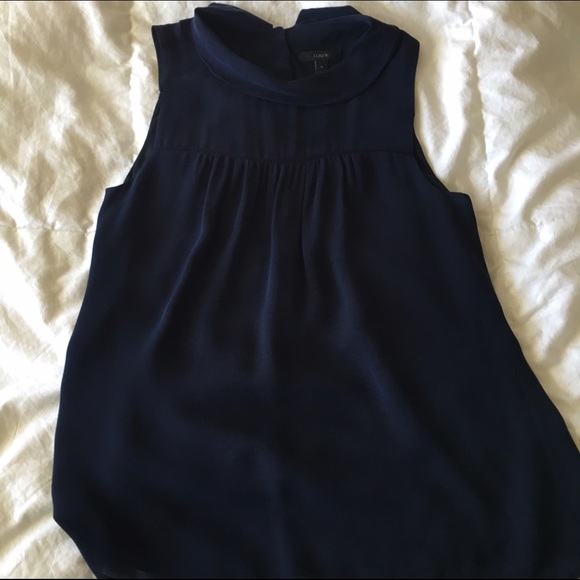 J crew sold navy top w/adorable neck line