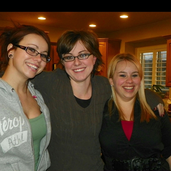 Meet your Posher, Danielle - Picture 1 of 1