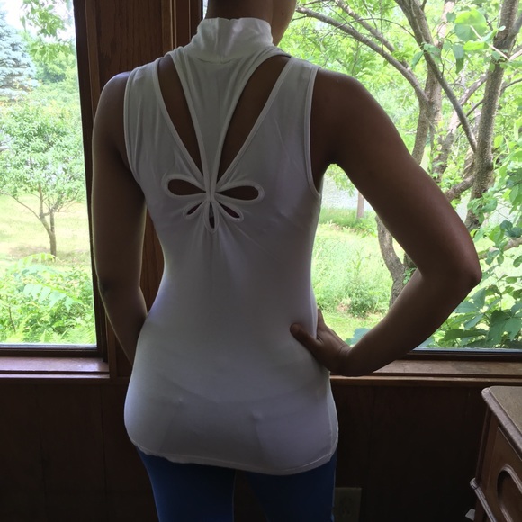 Express Tops - White Shell Tank with 🌸 Cut-Out