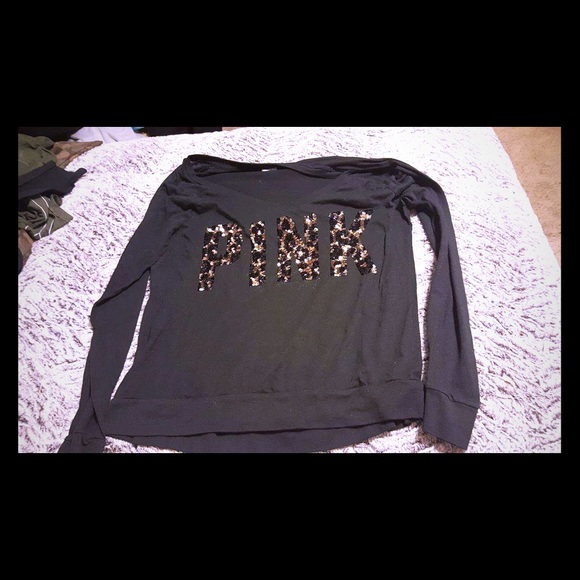 Leopard sequin v neck