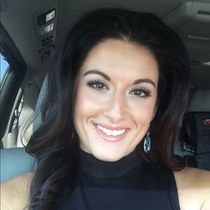 Meet your Posher, Dominique