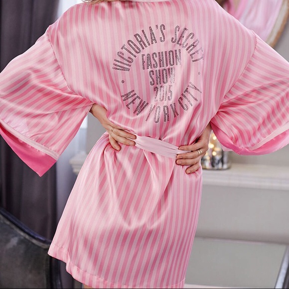 NWT Limited Edition Fashion Show Robe 👼🏼