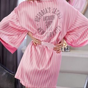 NWT Limited Edition Fashion Show Robe 👼🏼