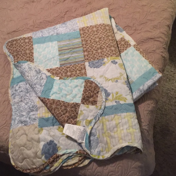 Light weight Quilt with shams