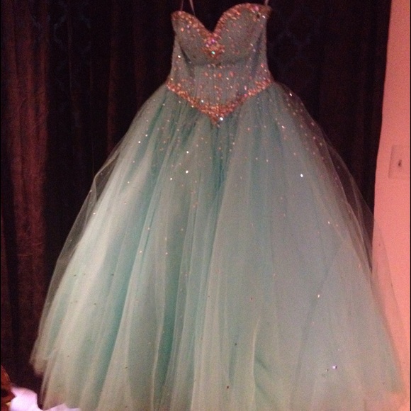 Prom dress/s16