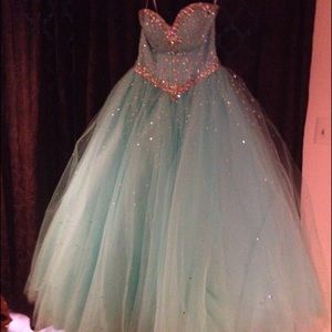 Prom dress/s16