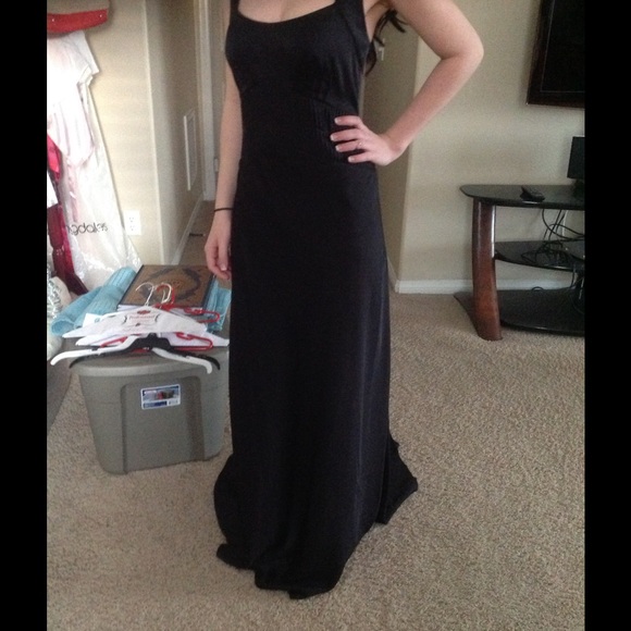 Elegant looking prom dress formal - Picture 3 of 5