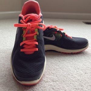 Nike Lunarlon tennis shoes