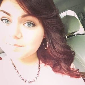 Meet your Posher, Caitlin