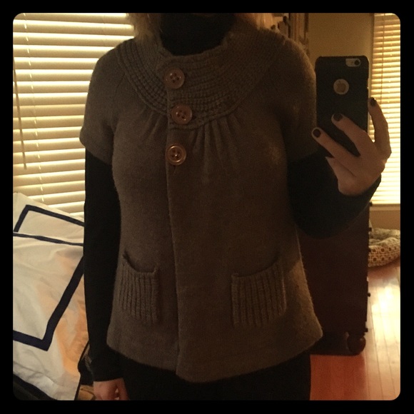 brown sweater! layering, button close-fits many