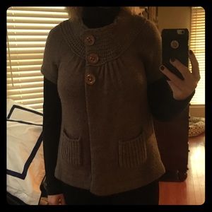 brown sweater! layering, button close-fits many