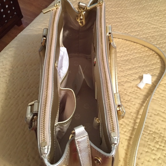 ๐ SOLD! Tory Burch Gold Saffiano Leather Robinson - Picture 4 of 4