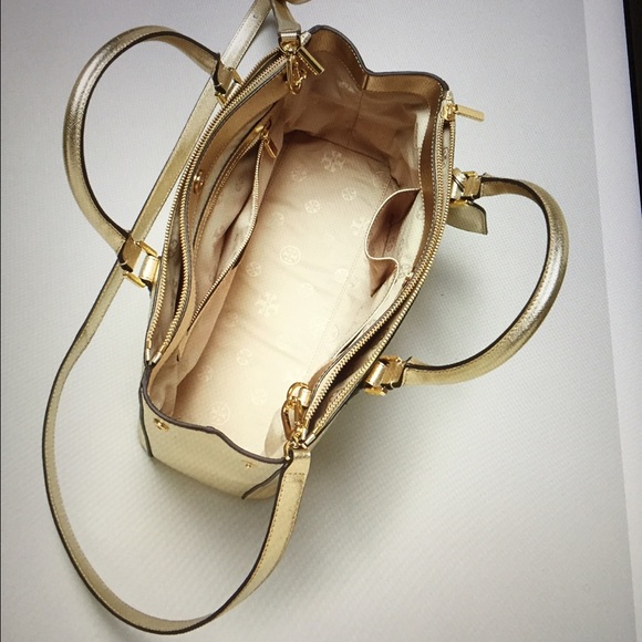 ๐ SOLD! Tory Burch Gold Saffiano Leather Robinson - Picture 3 of 4