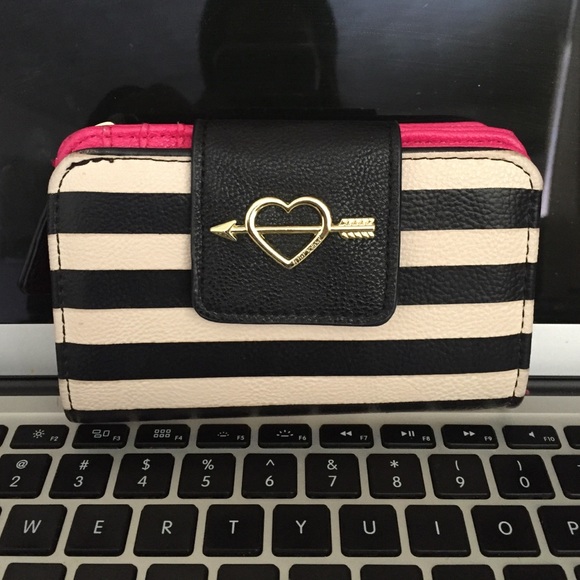 Super cute Betsey Johnson wallet