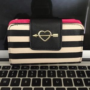 Super cute Betsey Johnson wallet