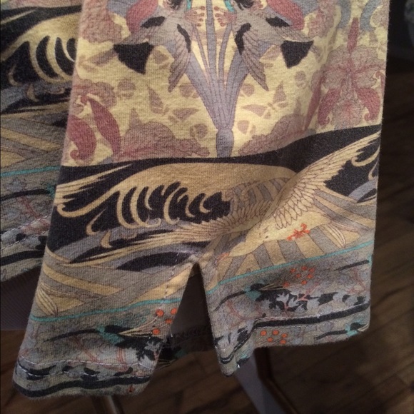 Beautiful top. - Picture 2 of 4